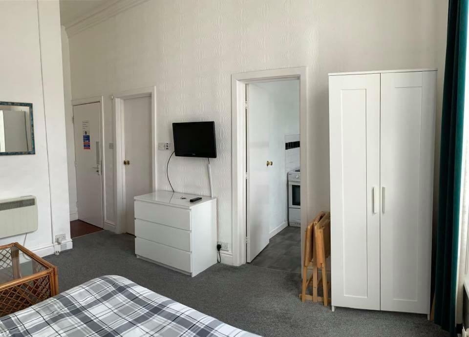 Beeton Villas Holiday Apartments แบล็คพูล ภายนอก รูปภาพ