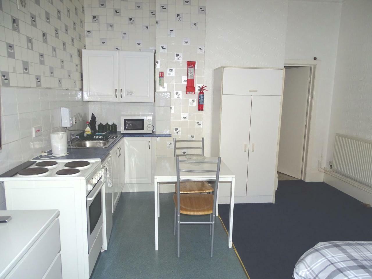 Beeton Villas Holiday Apartments แบล็คพูล ภายนอก รูปภาพ
