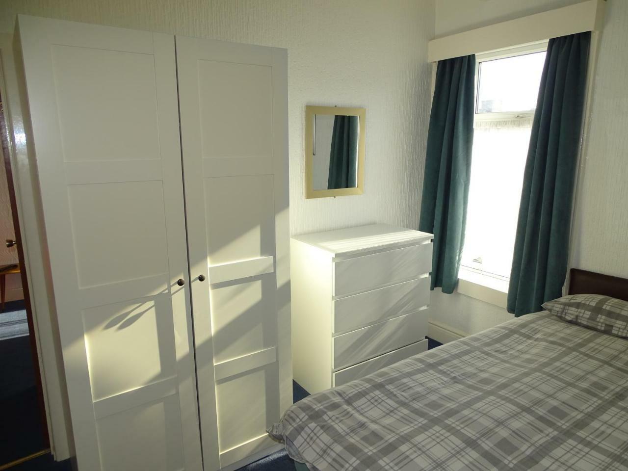 Beeton Villas Holiday Apartments แบล็คพูล ภายนอก รูปภาพ