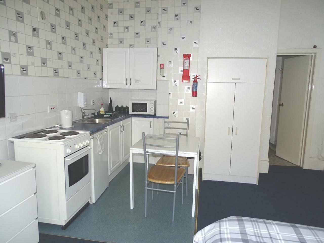 Beeton Villas Holiday Apartments แบล็คพูล ภายนอก รูปภาพ